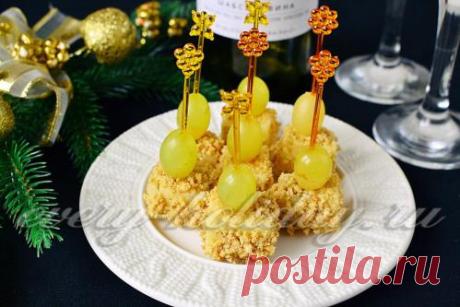 Канапе с сыром и виноградом