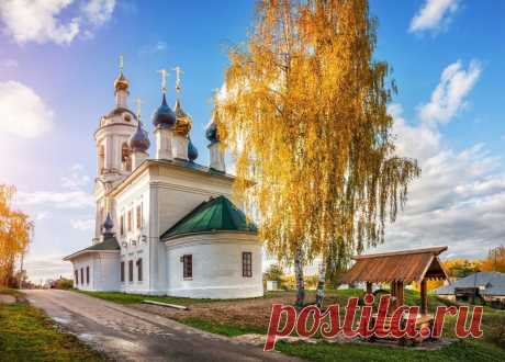БЕРЁЗКА ВОЗЛЕ ЦЕРКВИ