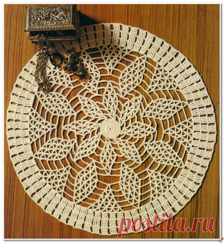 Вязаная по кругу салфетка ©