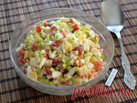 Рецепт: салат из красной рыбы Наверняка многим салат из красной рыбы с добавлением в состав яблока покажется новым и интересным. Попробуйте его сначала сами или в кругу семьи в повседневном меню, а потом, возможно, салат займет ме…