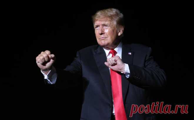 Bloomberg узнал о планах Трампа перенести дело в более дружественный суд. Адвокаты экс-президента США рассматривают возможность перенести разбирательство из суда Манхэттена в «более консервативный» Стейтен-Айленд, где Трамп в 2020 году выиграл выборы с 57% голосов