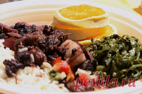 Вкуснейшие блюда бразильской кухни, которые обязательно стоит попробовать Бразильская гастрономия сформировалась под влиянием африканских, португальских, индейских традиций и представляет собой «пазл» региональных кухонь. Стоит отметить, что зачастую блюда одного бразильско...