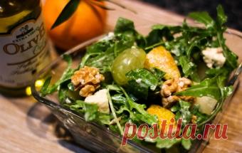 Салат из рукколы с виноградом и голубым сыром / Сырные салаты / TVCook: пошаговые рецепты с фото