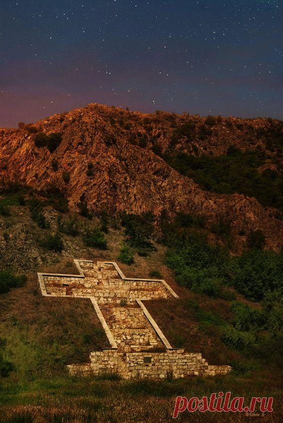 Rupite is a protected area, which is located about 10 km from Petrich and 2 km from the village of Rupite(Bulgaria