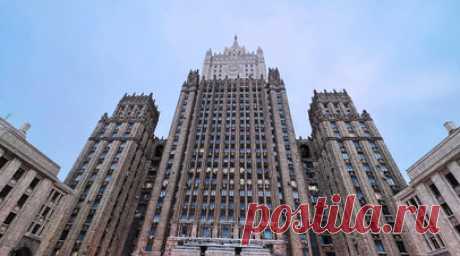 «Инструмент американской гегемонии»: замглавы МИД России — о дестабилизирующей роли НАТО в мире. Украина является инструментом в гибридной войне, которую НАТО ведёт против России, заявил замглавы МИД РФ Александр Грушко в интервью RT. По его словам, альянс также проводит враждебную Москве политику в Центральной Азии и на Южном Кавказе, пытаясь, в частности, не допустить усиления роли ШОС, ЕАЭС и ОДКБ. В разговоре с RT Александр Грушко объяснил причины создания 75 лет назад Североатлантического…