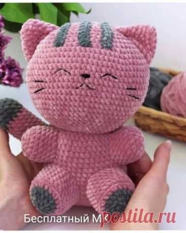 Плюшевый котенок Плюшевый котенокКотенок выполнен в технике амигуруми.