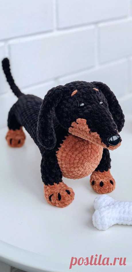 PDF Такса крючком. FREE crochet pattern; Аmigurumi animal patterns. Амигуруми схемы и описания на русском. Вязаные игрушки и поделки своими руками #amimore - плюшевая такса, собака из плюшевой пряжи, пёс, большая собачка, щенок, пёсик.