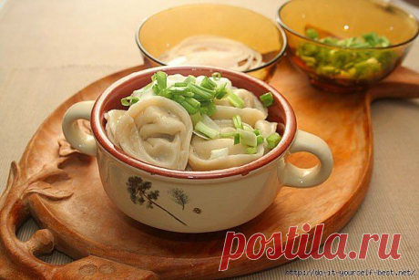 Пельмени сибирские
Great Food • Лучшие Рецепты


Ингредиенты:

- 350г муки
- ¾ ч.л. соли
- 250г говяжьей вырезки
- 250г свиной шейки
- 100г лука 
- 2 дольки чеснока
- ¼ ч.л. молотого черного перца
- 160мл молока
