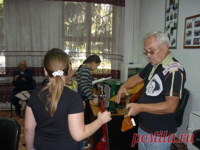 В классе перед репетицией  2013 г.