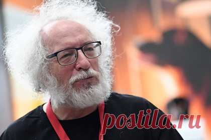 Венедиктов упрекнул Соловьева в создании фейкового аккаунта Ахеджаковой. Главный редактор радиостанции «Эхо Москвы» Алексей Венедиктов упрекнул телеведущего Владимира Соловьева в создании фейкового аккаунта актрисы Лии Ахеджаковой в Twitter. Венедиктов заявил, что в соцсети существует фейковый аккаунт Ахеджаковой, с которого «рассылается разная хренотень».