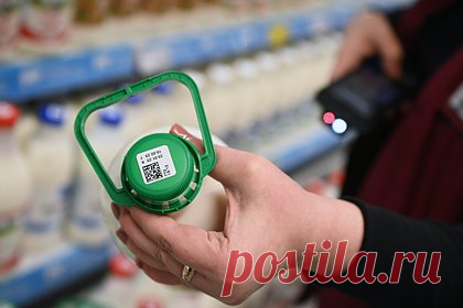 ФАС проверит наценки на молочную продукцию. Федеральная антимонопольная служба (ФАС) проверит торговые сети на предмет завышения стоимости молочной продукции. Запрос главе ФАС Максиму Шаскольскому направили первые зампреды комитета Госдумы по аграрным вопросам Владимир Плотников и Олег Нилов, сообщают «Известия».