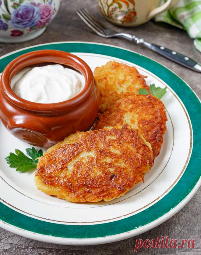 Хашбрауны на Вкусном Блоге Эти американские картофельные оладьи – родственники наших белорусских драников. Картофель для хашбраунов трется на крупной свекольной терке, а иногда даже приваривается. Их подают и как самостоятельное блюдо, и как гарнир. Мне вкуснее всего есть их со сметаной, как драники. Еще один родственник хашбраунов – швейцарский картофель рёшти, рецептом которого я…