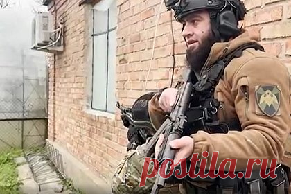 Кадыров рассказал о зачистках чеченских омоновцев в Запорожье. Бойцы ОМОНа «Ахмат-Крепость» и «Ахмат-Грозный» продолжают осуществлять планомерные зачистки на освобожденных территориях в Запорожской области. Глава Чеченской Республики Рамзан Кадыров пояснил, что бойцы, в частности, эффективно отработали в населенном пункте Каменка-Днепровская.