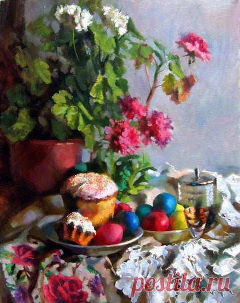 Открыты царские врата пред нами, 
Святой огонь сияет от свечи... 
Кругом опять расставили во храме 
Цветные яйца, пасхи, куличи, 
Еще темно, но солнышко играет, 
Играет всеми красками небес. 
И радостно друг другу повторяем: 
«Христос воскрес!». 
«Воистину воскрес!»