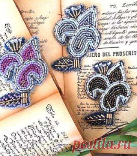 Брошь Южный цветок Брошь в виде цветка. Выполнена из бисера по авторским эскизам художников. Ручная работа от русского дизайнера. Доставка по России и СНГ.