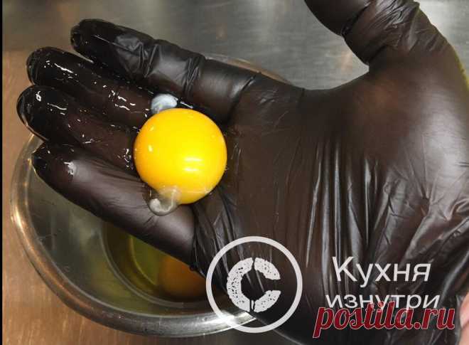 Должен ли повар готовить в перчатках, или еда из живых рук вкуснее. Рассказываю, исходя из своего опыта
Привет друзья! Вы на канале «Кухня изнутри» . Сегодня я хочу поговорить с вами немного о санитарии на кухне. А также расставить все точки над «i» в таком вопросе как ношение перчаток на кухне. Естественно, я преподношу вам на суд лишь своё мнение. Но оно основано на многолетнем опыте и опыте моих коллег поваров и […]
Читай пост далее на сайте. Жми ⏫ссылку выше