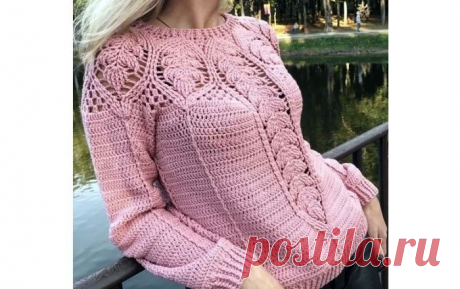 Вязаный крючком пуловер с ажурными вставками