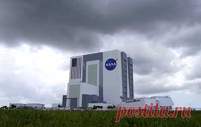 NASA намерено запустить в 2027 году три спутника для изучения тропических штормов. Подобные космические проекты позволят повысить готовность к различным стихийным бедствиям на Земле, отметили в управлении