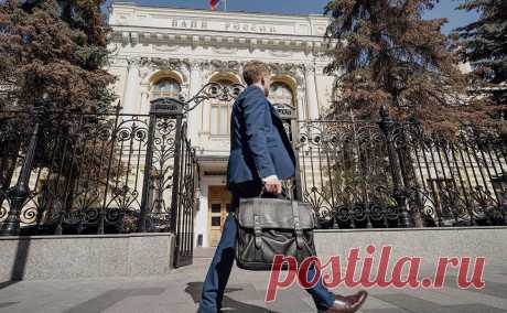 Эксперты предсказали повышение ключевой ставки на фоне скачка курса рубля. Почти все эксперты ждут повышения ключевой ставки, но называют разные варианты ужесточения — от 25 до 100 б.п. и даже 150 б.п. в альтернативных сценариях. Главным аргументом для ЦБ может стать курс рубля, считают они