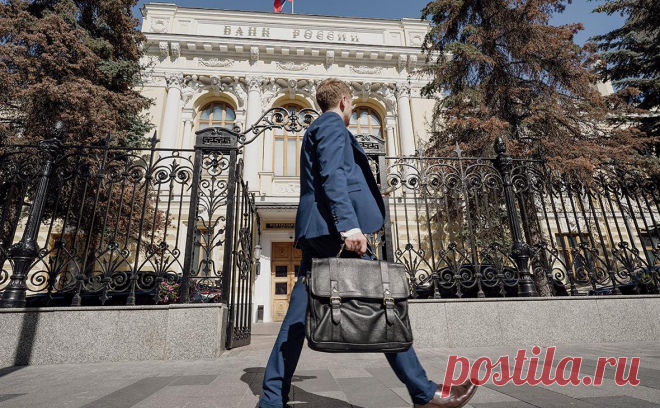 Эксперты предсказали повышение ключевой ставки на фоне скачка курса рубля. Почти все эксперты ждут повышения ключевой ставки, но называют разные варианты ужесточения — от 25 до 100 б.п. и даже 150 б.п. в альтернативных сценариях. Главным аргументом для ЦБ может стать курс рубля, считают они