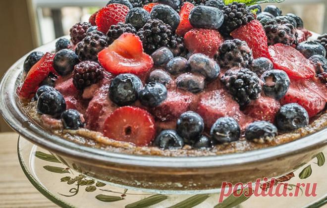 Фруктово-ягодный торт без выпечки