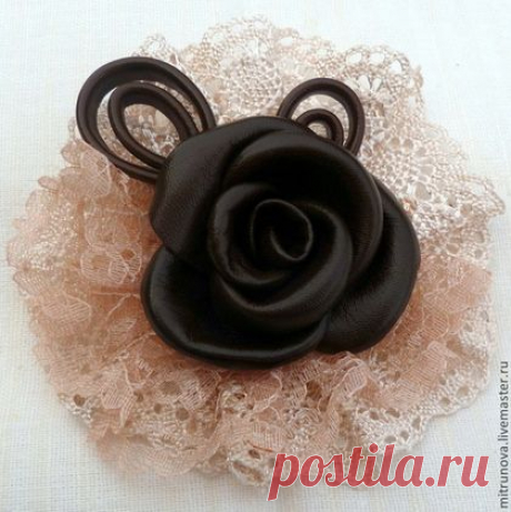 &quot;Шоколадница&quot; - брошь из натуральной кожи и кружева - коричневый