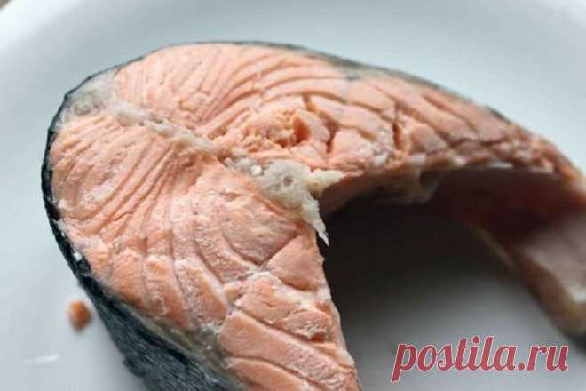 Как варить рыбу, чтобы она получилась вкусная и аппетитная Как правильно варить рыбу, чтобы она получалась одним аппетитным кусочком и не разварилась? Есть сразу несколько кулинарных советов