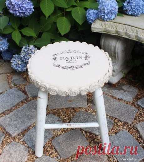 Декор табуретки сидушкой в винтажном стиле