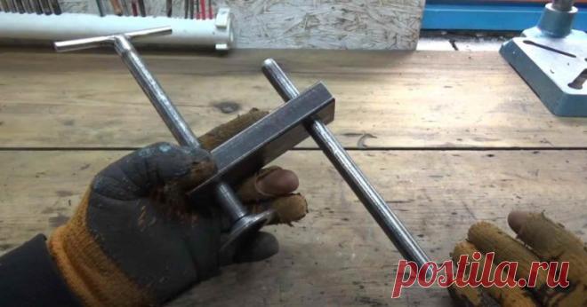 Универсальная струбцина для верстака, которую можно сделать за 10-15 минут