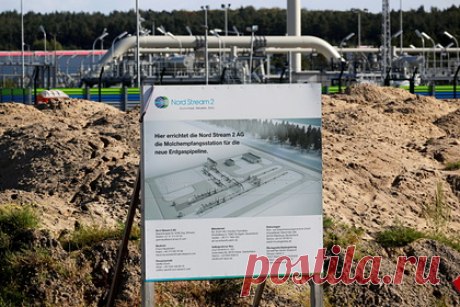 Украине предсказали потерю поставок газа из Европы из-за «Северного потока-2». Открытие газопровода «Северный поток-2» приведет к потере Украиной возможности приобретать газ по реверсу в Европе. Как считают авторы публикации, после сертификации оператора нового газопровода все поставки голубого топлива из России обойдут территорию Украины стороной.