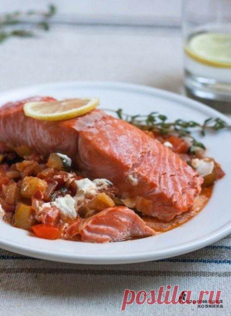 Запеченный лосось с овощами рататуй
