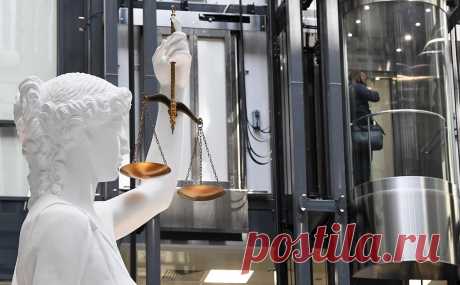 Клишас предложил исключить присяжных из судов по делам против лидеров ОПГ. Авторы инициативы отмечают, что присяжным нельзя обеспечить анонимность при рассмотрении дел криминальных авторитетов, а «определенные юридические особенности» требуют высокопрофессиональной оценки