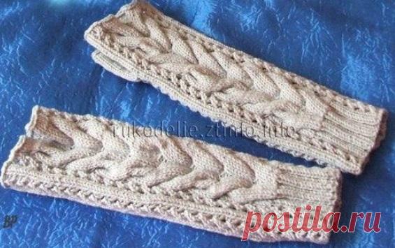 Шапка и митенки спицами