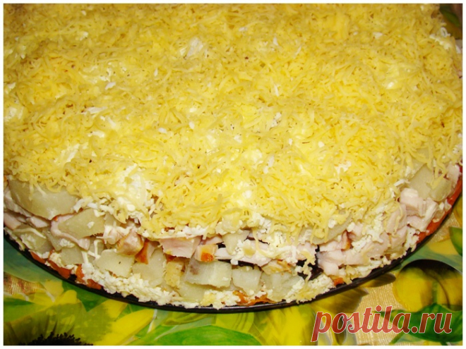 Праздничный слоеный салат с копченой курицей, черносливом и сыром - Простые рецепты Овкусе.ру