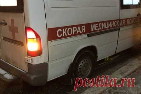 18-летний российский боец MMA умер во время турнира. Российский боец смешанного стиля (MMA), имя которого не называется, умер во время турнира в Кирове. Смерть произошла в Центре единоборств «Юность» 26 января. Спортсмен получил черепно-мозговую травму и потерял сознание. После этого была вызвана бригада реанимации, однако ей не удалось спасти бойца.