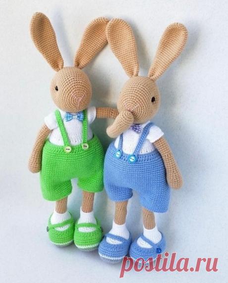 Зайки в шортах и ботинках