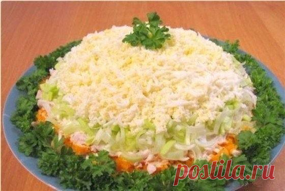 ​Слоеный салат с курицей и шампиньонами