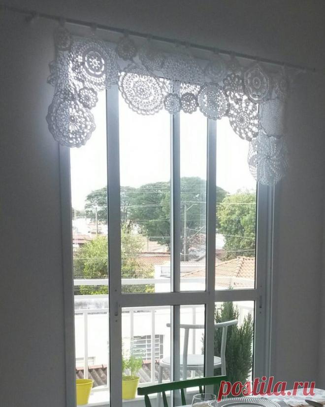 Рукодельные вязаные шторы