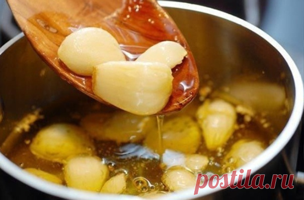 ЧЕСНОЧНОЕ МАСЛО ДЛЯ СОСУДОВ

Сегодня приготовим чесночное масло по рецепту, хранимому в нашем запаснике рецептов. Метод старинный, проверенный. Попробуйте — получите пользу не только для сосудов, а и для общего укрепления здоровья.

Чесночное масло снимет спазмы сосудов головного мозга, сердечные спазмы, снимет одышку, отличная профилактика склероза и замечательное сосудорасширяющее.
Показать полностью...