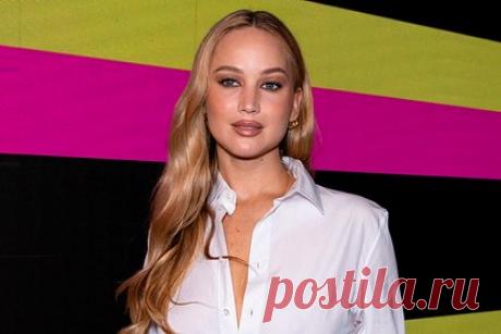 Дженнифер Лоуренс объяснила последние изменения во внешности. Американская актриса Дженнифер Лоуренс объяснила последние изменения во внешности. 33-летняя звезда «Голодных игр» призналась, что сохранять моложавый внешний вид ей помогают профессиональные визажисты за счет макияжа. При этом звезда пояснила, что изменения черт ее лица связаны с возрастом.