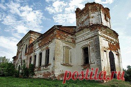 В селе Лох ответили на идею избавиться от «оскорбительных» топонимов в России. Жители сел Мусорка Самарской области и Лох Саратовской области в беседе с «Лентой.ру» высказались об идее депутатов Госдумы переименовать населенные пункты из-за неоднозначности их названий. Ранее в России захотели установить запрет на использование в названиях оскорбительных, уничижительных наименований.