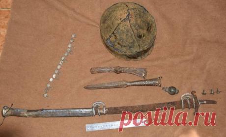 Комплекс вооружения хазарского воина. 
Черные копатели не дремлют. Особенно на Украине. Там в последнее время ведется массовое хищническое разграбление захоронений времен Древнерусского государства. В 2015 году, одним из ентих копателей б…