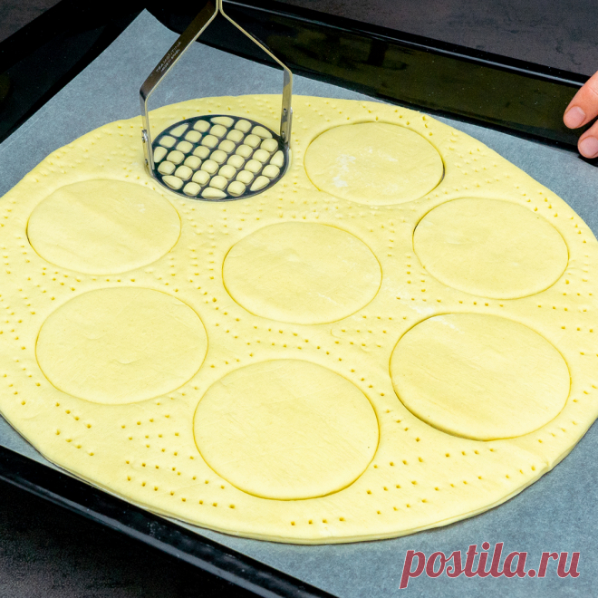 Знаменитый десерт, который во французском ресторане продают по 1000 штук в день. | Знаменитый десерт, который во французском ресторане продают по 1000 штук в день.

Ингредиенты:
слоеное тесто: 500 г
яблоки: 1 шт.
апельсин : 1 шт.
мята:... | By Appetitno TVFacebook Знаменитый десерт, который во французском ресторане продают по 1000 штук в день.

Ингредиенты:
слоеное тесто: 500 г
яблоки: 1 шт.
апельсин : 1 шт.
мята:...