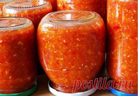 Рецепт аджики с яблоками – еще один вариант популярной приправы. Их так много и у каждой хозяйки он свой, но еще один не помешает. Тем боле, что несмотря на всякие видоизменения, аджика прочно занимает свое место среди зимних заготовок и ее делают, практически, в каждом доме.Это очень простой рецепт, да и аджика получается вкусная. А ранее был рецепт вкусных кремовых пирожных с яблоками, рекомендую.Аджика с яблоками - ингредиентыПомидоры - 5 кг,перец сладкий - 1 кг,яблоки (кислые) - 1 кг,морковь