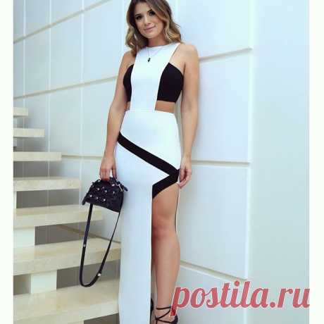 {P&B by @use.lamora ♥️} Vestido longo com recortes assimétricos!! Marca que acaba de entrar no mercado e já tem muita coisa linda! ♥️