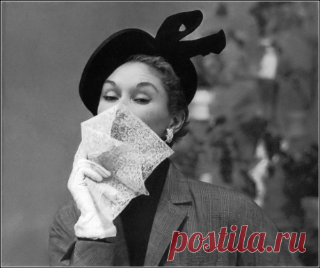 + Lisa Fonssagrives is wearing a straw and velvet cloche by … | Flickr