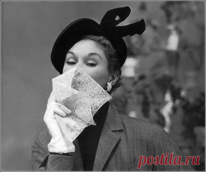 + Lisa Fonssagrives is wearing a straw and velvet cloche by … | Flickr