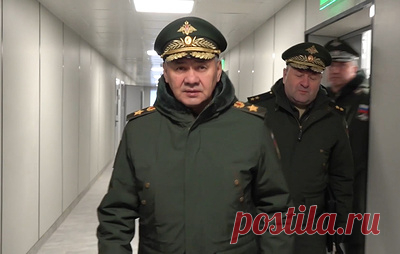 Минобороны подпишет долгосрочный контракт на новейшие гаубицы "Коалиция-СВ". Необходимо ускорить испытания и скорее начать серийное производство, заявил глава ведомства Сергей Шойгу в ходе инспекции "Уралтрансмаша" в Екатеринбурге