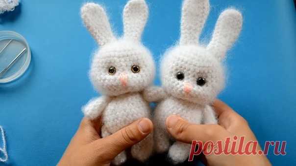 Зайчишки - братишки 
Автор: MARI Мастерская игрушки крючком

Голова:
1 ряд: 6 ст б/н в КА
Показать полностью…