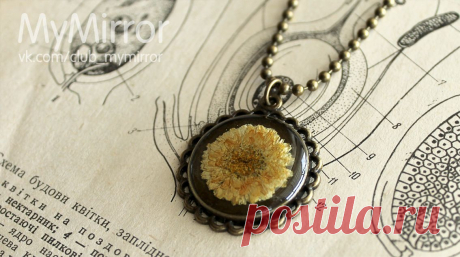 Декоративная ромашка в ювелирной смоле.